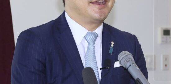 国の工事受注企業から寄付　鈴木政務官代表の自民支部